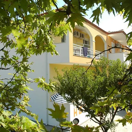 Estelle Hotel 2*